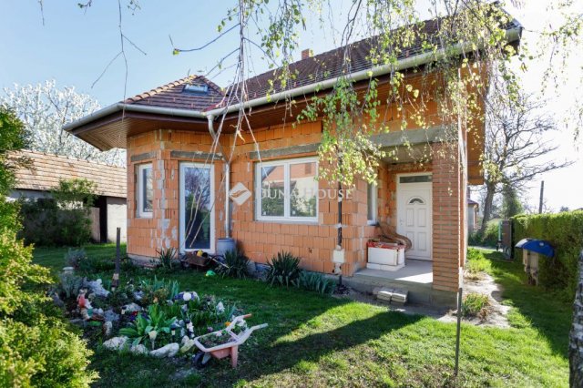 Eladó családi ház, Halászin 76 M Ft, 4 szobás