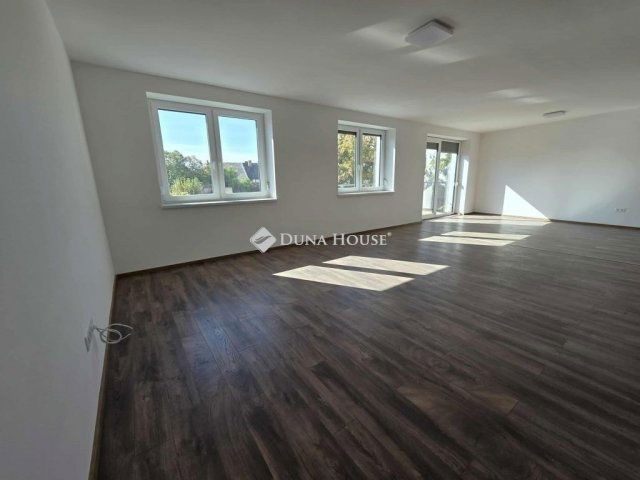 Eladó téglalakás, Szegeden 114.9 M Ft, 3 szobás