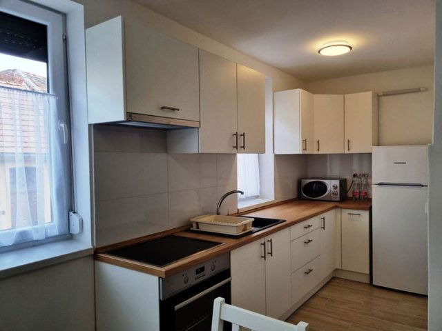 Kiadó téglalakás, albérlet, Pécsett 280 E Ft / hó, 3 szobás