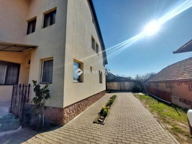 Eladó családi ház, Fóton 86.99 M Ft, 8 szobás