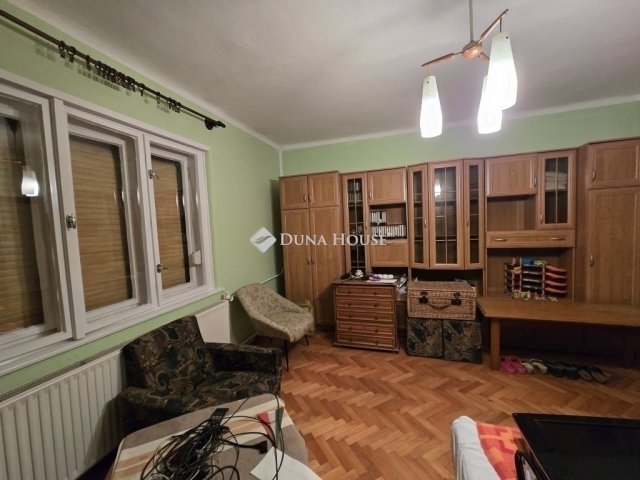 Eladó családi ház, Pécsett 79.9 M Ft, 4 szobás