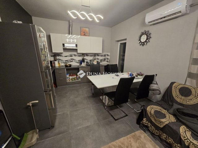 Eladó családi ház, Szegeden 37.5 M Ft, 2 szobás