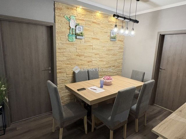 Eladó panellakás, Dunakeszin 76.7 M Ft, 3 szobás