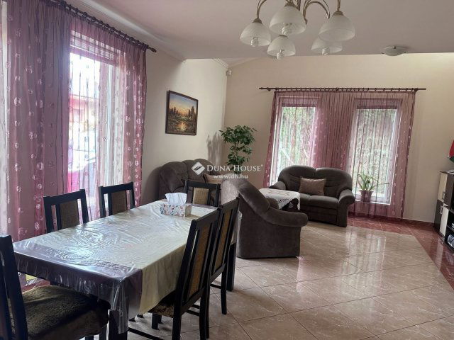 Eladó ikerház, Nyíregyházán 89 M Ft, 4 szobás