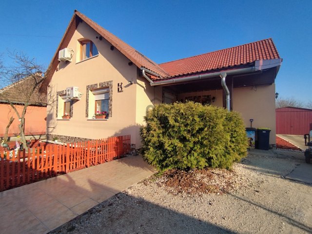 Eladó családi ház, Tápiószelén 99 M Ft, 4 szobás