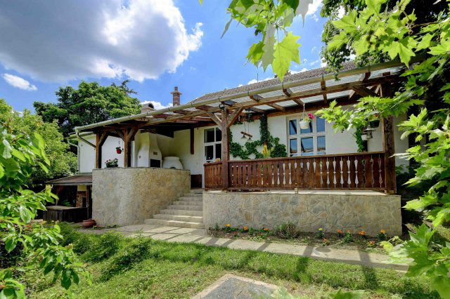 Eladó családi ház, Csobánkán 179 M Ft, 6 szobás