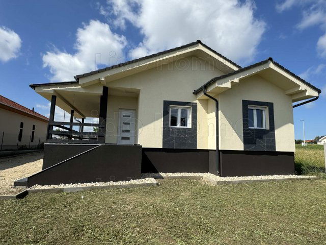 Eladó családi ház, Balatonszabadiban 110 M Ft