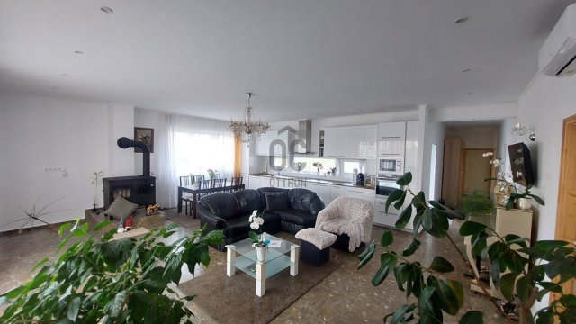 Eladó családi ház, Nagytarcsán 205 M Ft, 5 szobás