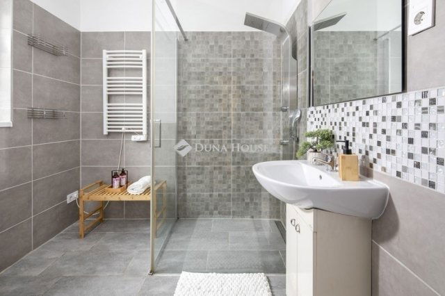 Eladó családi ház, Budapesten, XVI. kerületben 247.7 M Ft