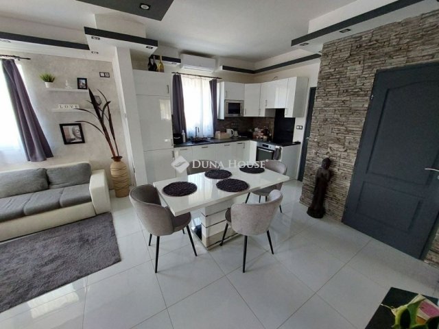 Eladó családi ház, Székesfehérvárott 119.9 M Ft, 5 szobás