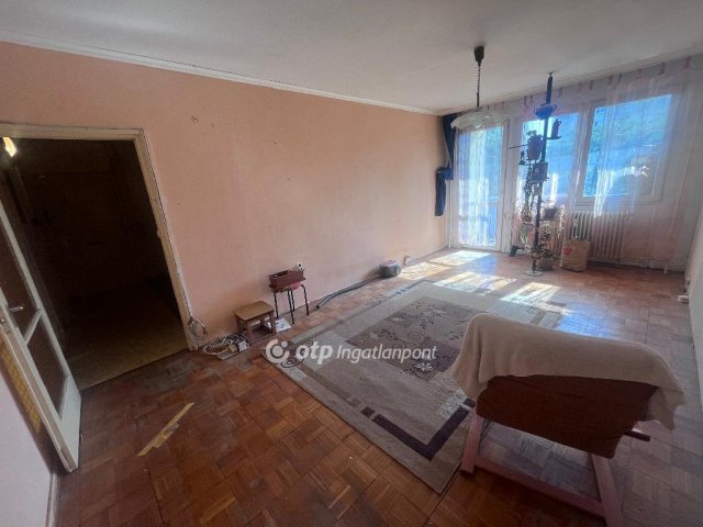 Eladó panellakás, Szegeden 39.9 M Ft, 2 szobás