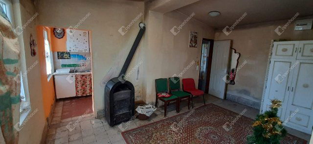 Eladó családi ház, Lovásziban 7.6 M Ft, 2 szobás