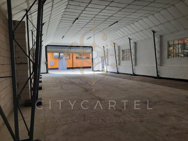 Kiadó ipari ingatlan, Solymáron 180 E Ft / hó