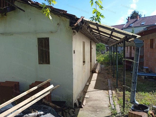 Eladó családi ház, Szolnokon 28.9 M Ft, 2 szobás