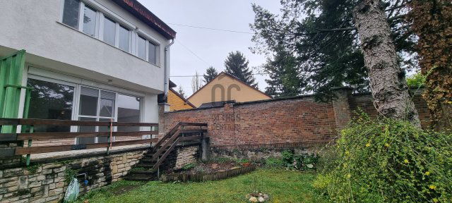 Eladó családi ház, Esztergomban 83 M Ft, 4 szobás