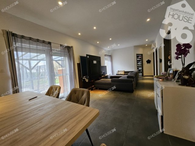 Eladó téglalakás, Kecskeméten 79.9 M Ft, 3 szobás