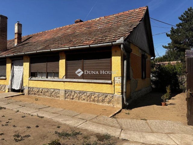 Eladó családi ház, Tápiószentmártonon, Attila utcában 11 M Ft