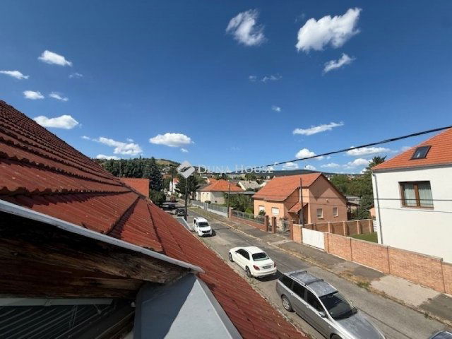 Eladó családi ház, Pécsett 159 M Ft, 5 szobás