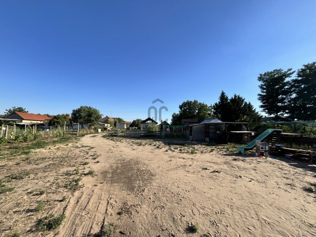 Eladó családi ház, Dánszentmiklóson 31.99 M Ft, 3 szobás