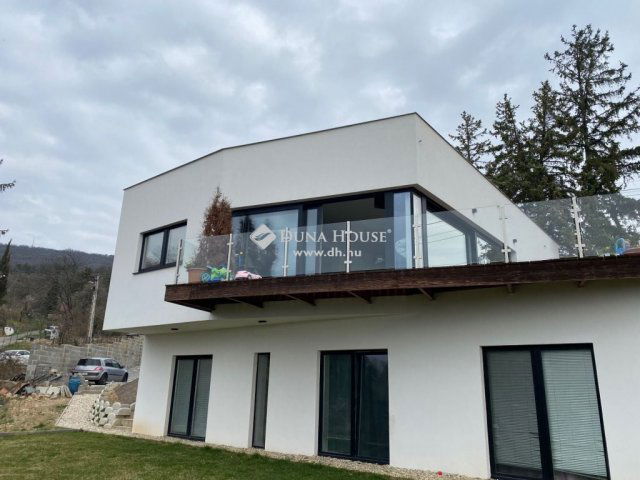 Eladó családi ház, Pécsett 349 M Ft, 5 szobás