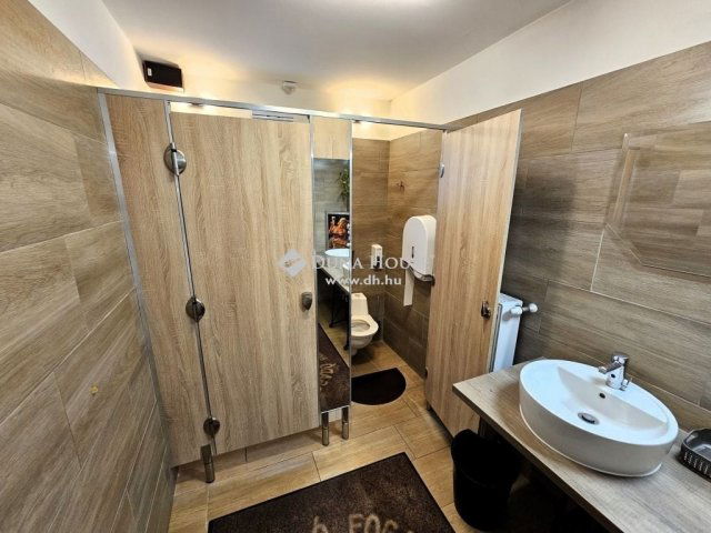 Eladó családi ház, Pilisvörösváron 199 M Ft, 8 szobás