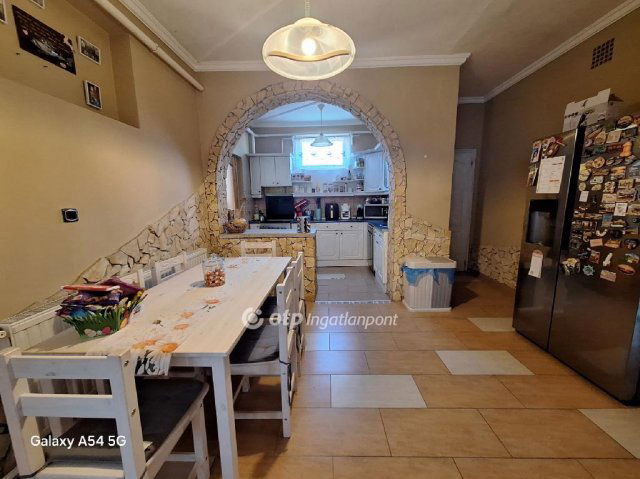 Eladó családi ház, Telekgerendáson 56.7 M Ft, 2+4 szobás