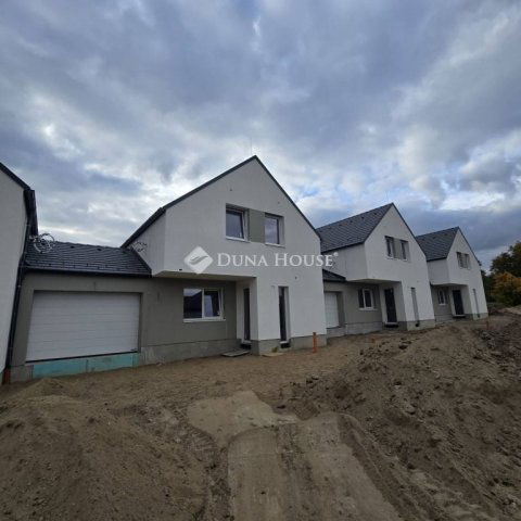 Eladó téglalakás, Pákozdon 99 M Ft, 4 szobás