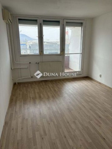 Eladó panellakás, Budapesten, III. kerületben 73.9 M Ft, 2 szobás