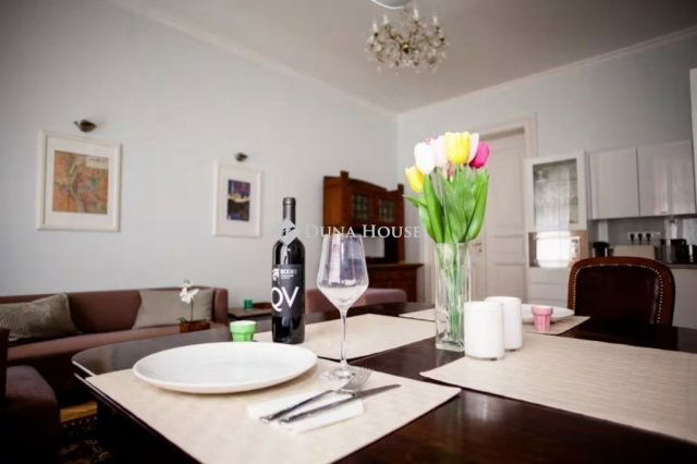 Eladó téglalakás, Budapesten, VI. kerületben 118 M Ft, 3 szobás