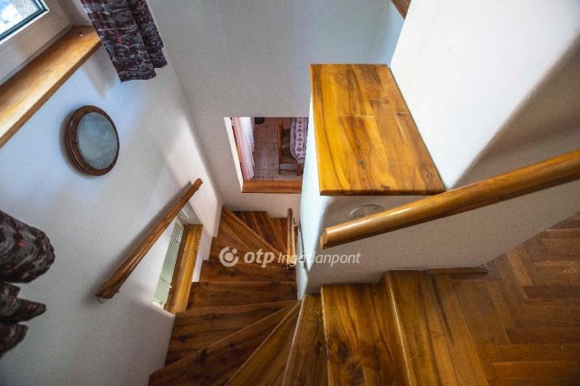 Eladó családi ház, Székesfehérvárott 149.9 M Ft, 5 szobás