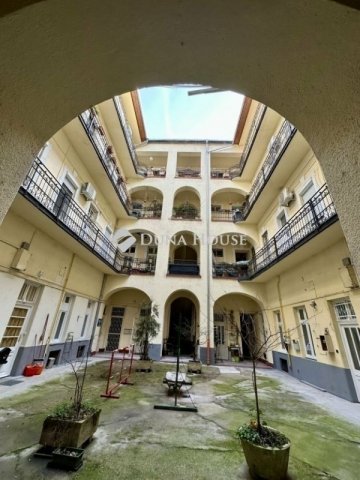 Eladó téglalakás, Budapesten, VII. kerületben 104.9 M Ft