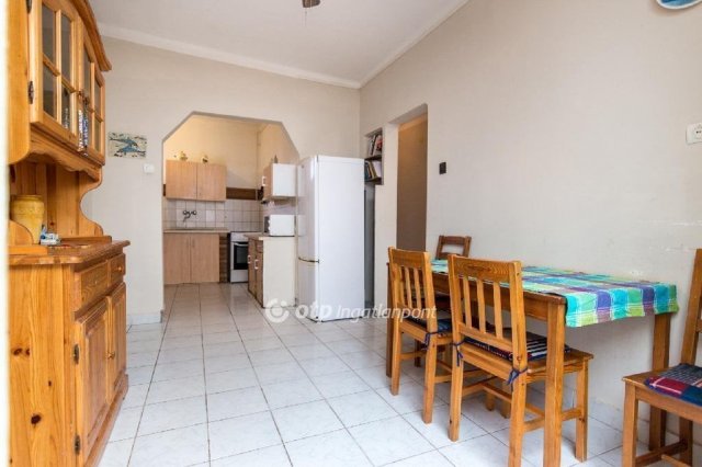 Eladó családi ház, Szigetszentmiklóson 85 M Ft, 5+1 szobás