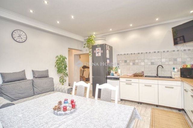 Eladó családi ház, Vecsésen 119.9 M Ft, 4 szobás