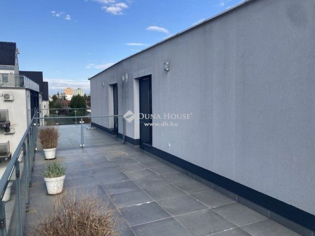 Eladó téglalakás, Pécsett 77.625 M Ft, 3 szobás