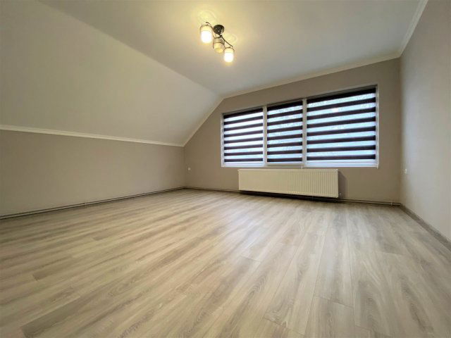 Eladó családi ház, Gyulán 89.99 M Ft, 5 szobás