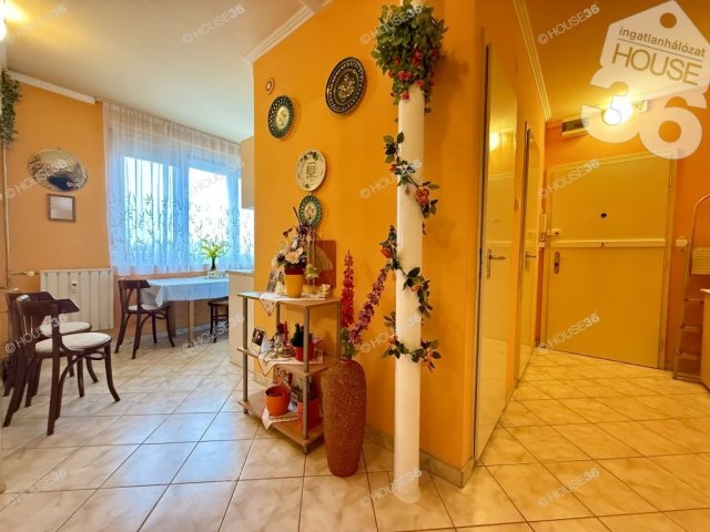 Eladó panellakás, Kecskeméten 45.9 M Ft, 2 szobás