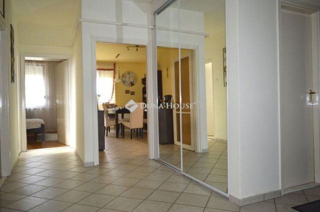 Eladó ikerház, Debrecenben 99 M Ft, 4 szobás