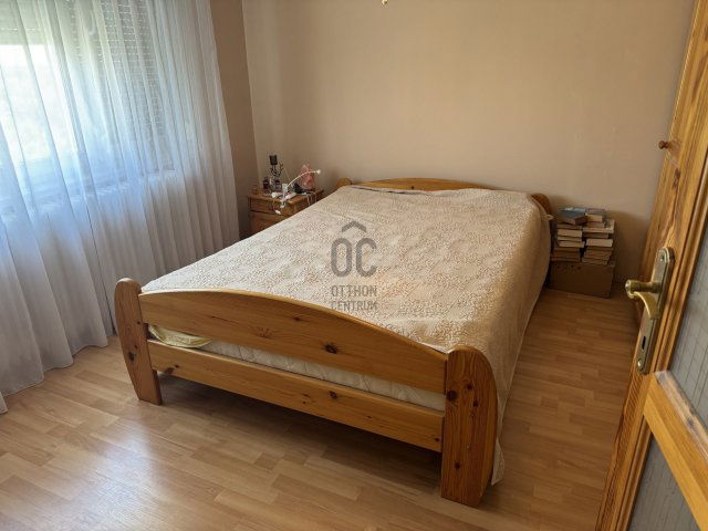 Eladó panellakás, Százhalombattán, Tóth László utcában