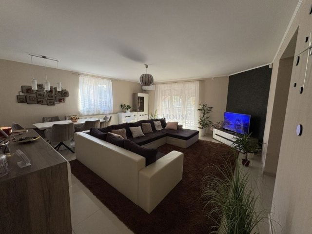 Eladó téglalakás, Székesfehérvárott 104.9 M Ft, 3 szobás