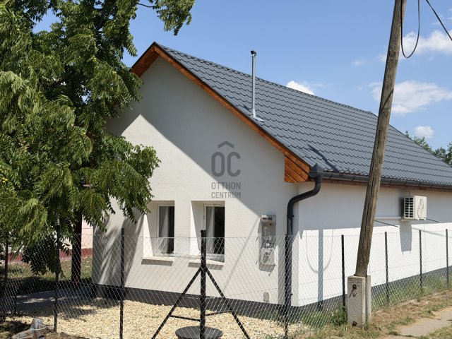 Eladó családi ház, Adácson 17 M Ft, 2 szobás