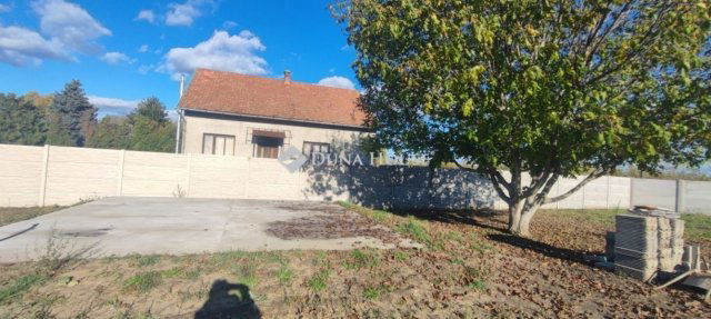 Eladó családi ház, Tóalmáson 90 M Ft, 3 szobás