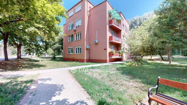 Eladó téglalakás, Tiszaújvárosban 29.9 M Ft, 3 szobás