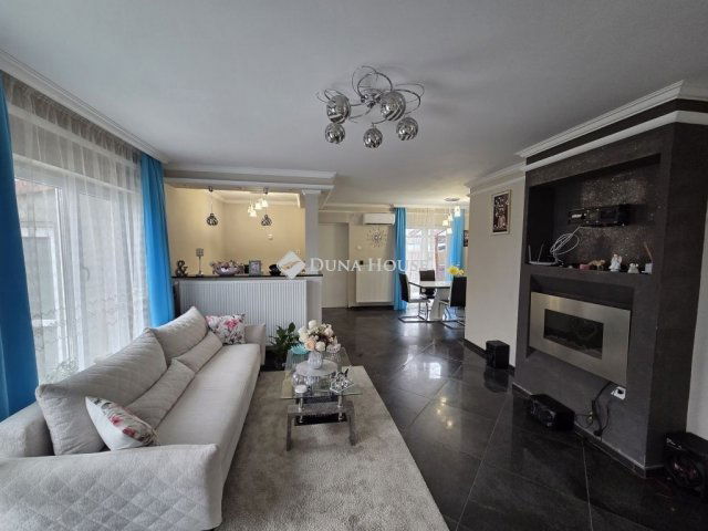 Eladó családi ház, Szigetszentmiklóson 100.5 M Ft, 3 szobás