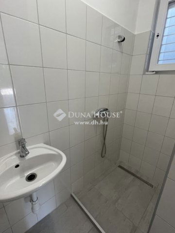 Eladó családi ház, Veszprémben 217 M Ft, 9 szobás