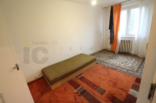 Eladó panellakás, Szegeden, Kereszttöltés utcában 47.5 M Ft