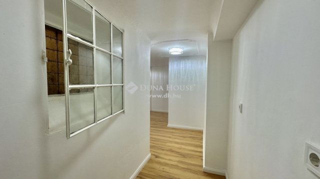 Eladó téglalakás, Budapesten, V. kerületben 89.5 M Ft, 4 szobás