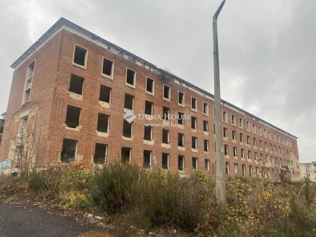 Eladó ipari ingatlan, Pécsett 5600 M Ft / költözzbe.hu