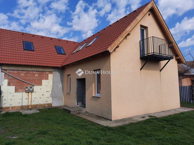 Eladó családi ház, Jászberényben 115 M Ft, 1 szobás