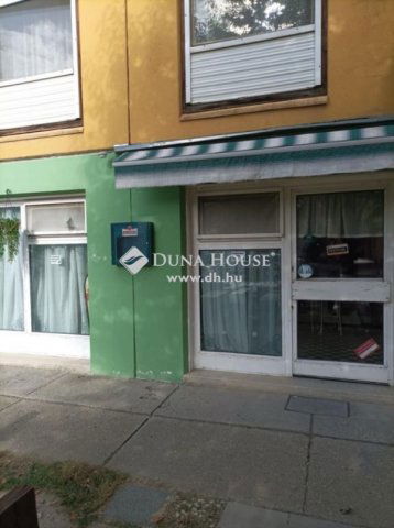 Eladó üzlethelyiség, Szentlőrincen 22 M Ft