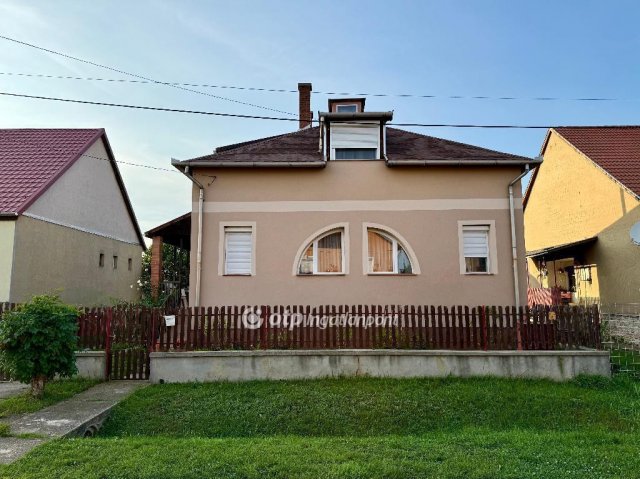 Eladó családi ház, Felsőzsolcán 56.9 M Ft, 3+3 szobás